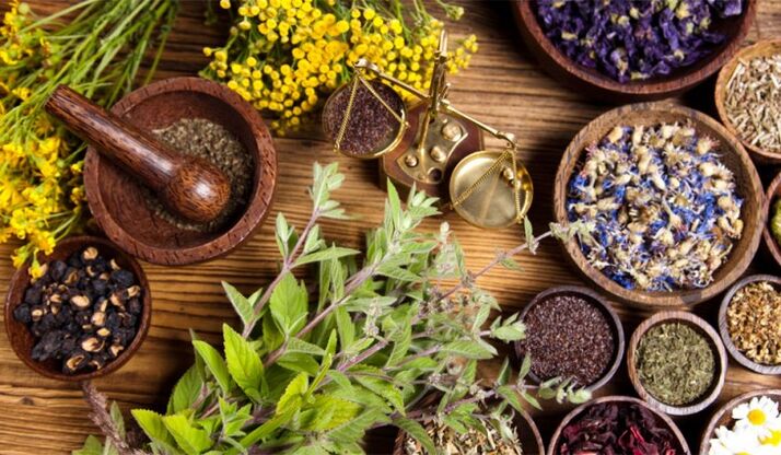 Raw materials for the treatment of varicose veins in the legs using traditional methods.